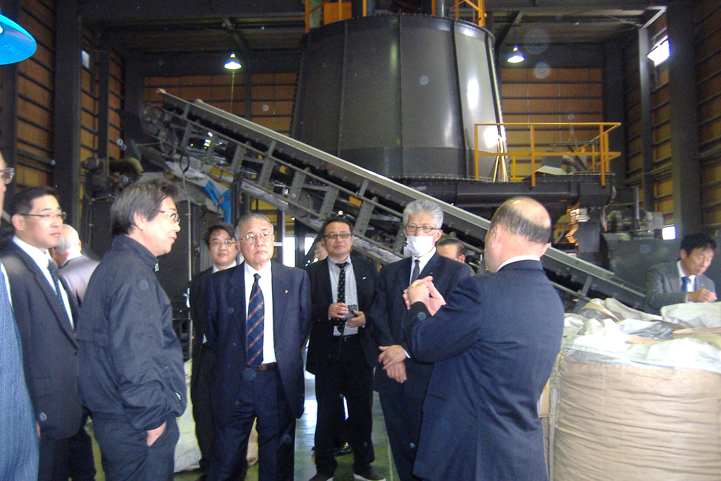 ���@���i